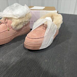 ✨ Journee Collection Midnight Almond Slippers – Pink – Brand New – Size 8